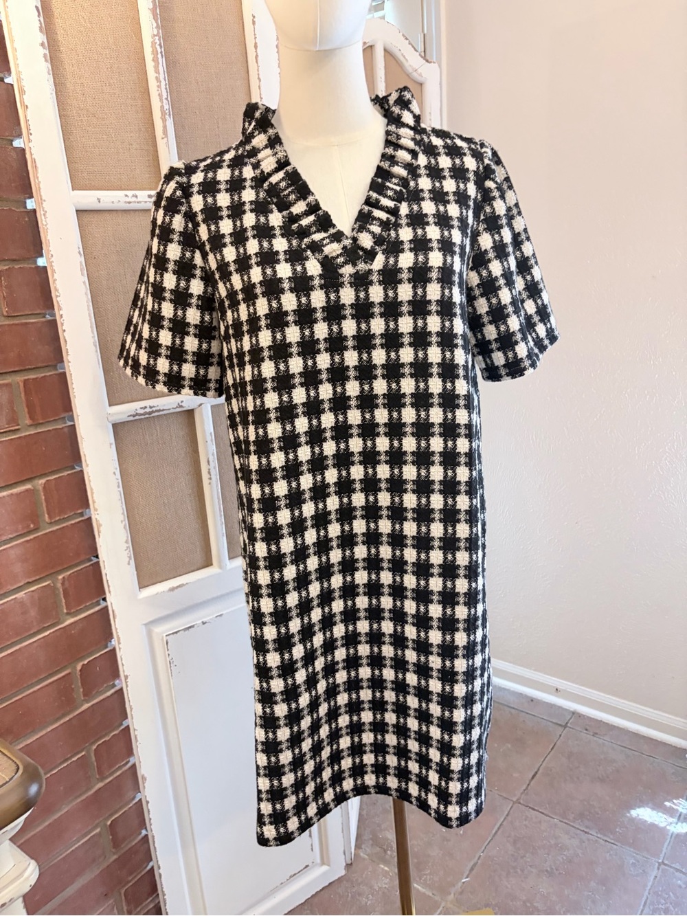 VOY Plaid Tweed Shift Dress Gold Metallic Threads Woven Thru Black & Ivory S NWT - Picture 2 of 13